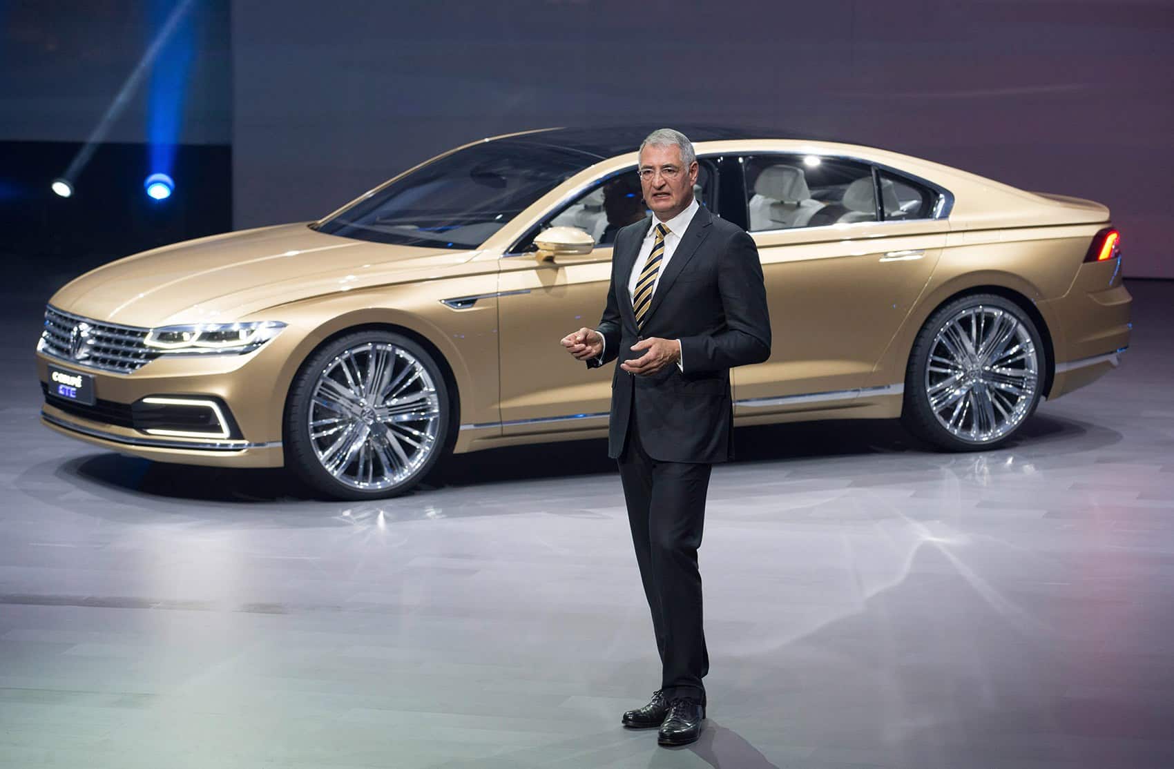 Volkswagen CC 2016 Pictures and Specifications