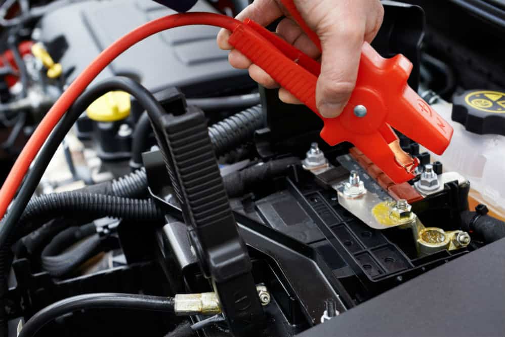 What to do When Your Car Battery Dies: The Right and Safe Technique
